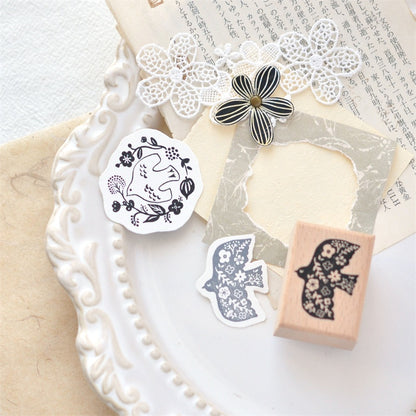 Maru_Flowery Belly Bird | Flower Bird Wreath Wooden Stamp